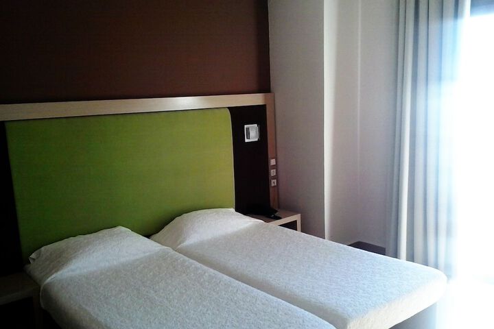 Room 5 of 33