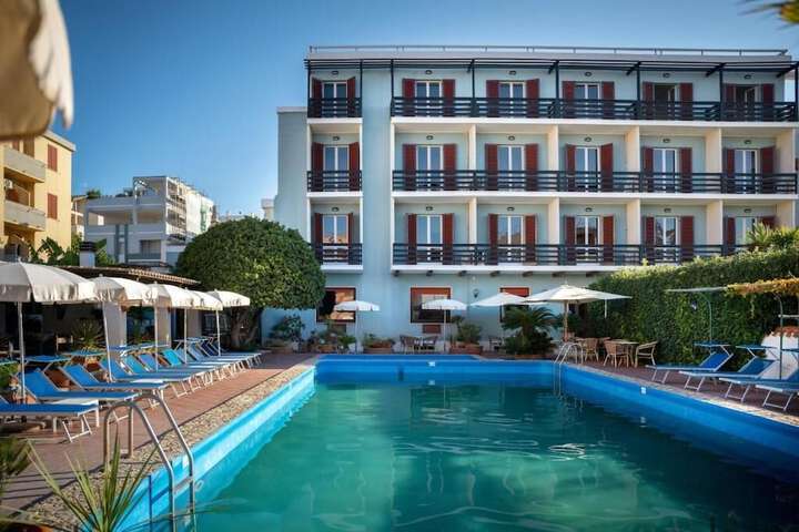 Hotel Pool