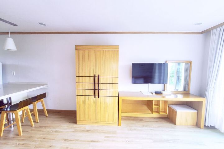 Room 17 of 61