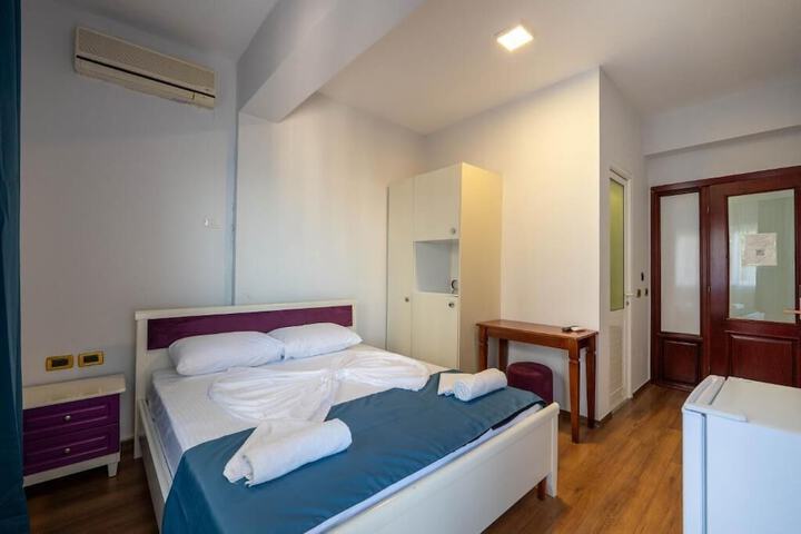 Room 15 of 42
