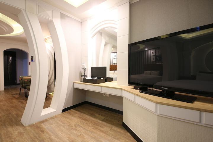 Room 16 of 49