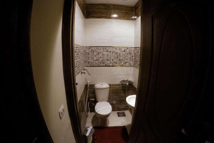 Room 23 of 33