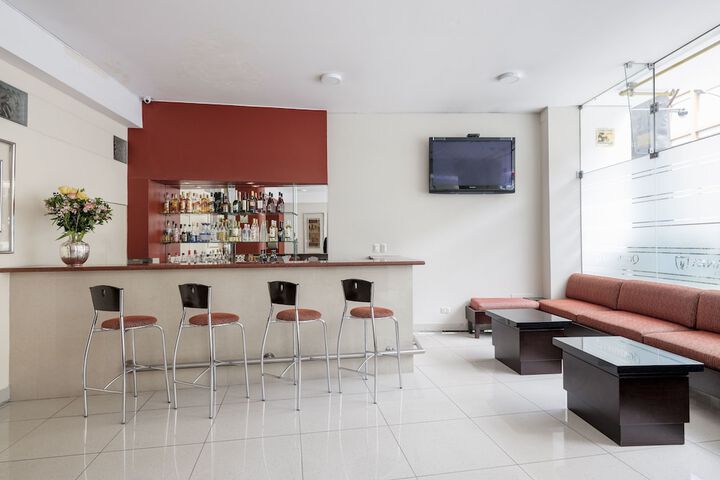 Lounge 59 of 64