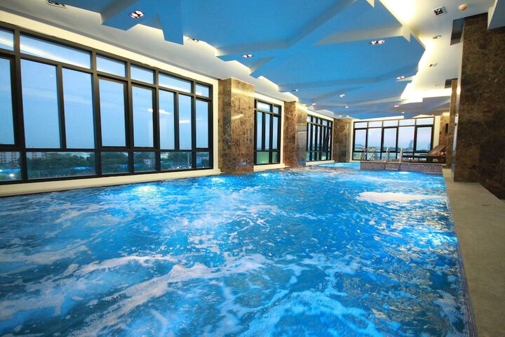 Pool Hotel