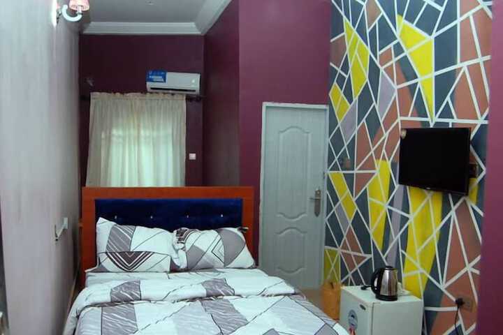 Room 2 of 35