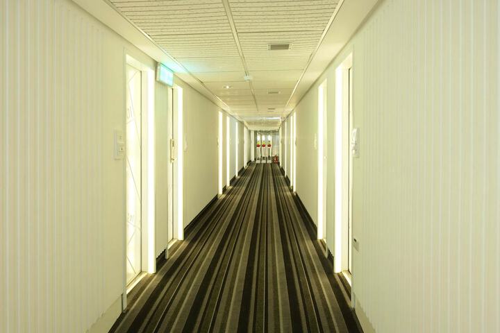 Ballroom/Hall 13 of 14