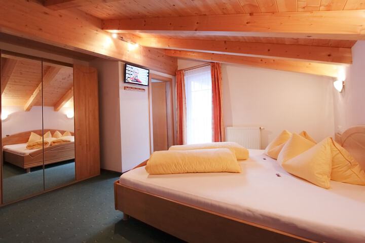 Room 4 of 45