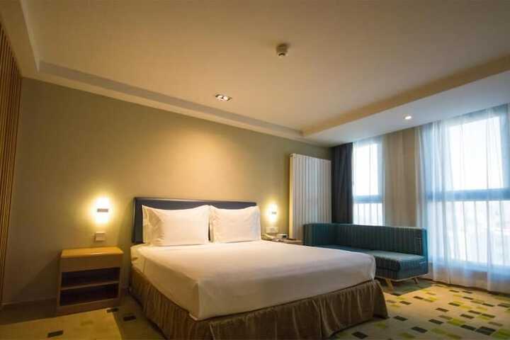 Room 5 of 42