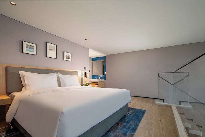 Room 33 of 73