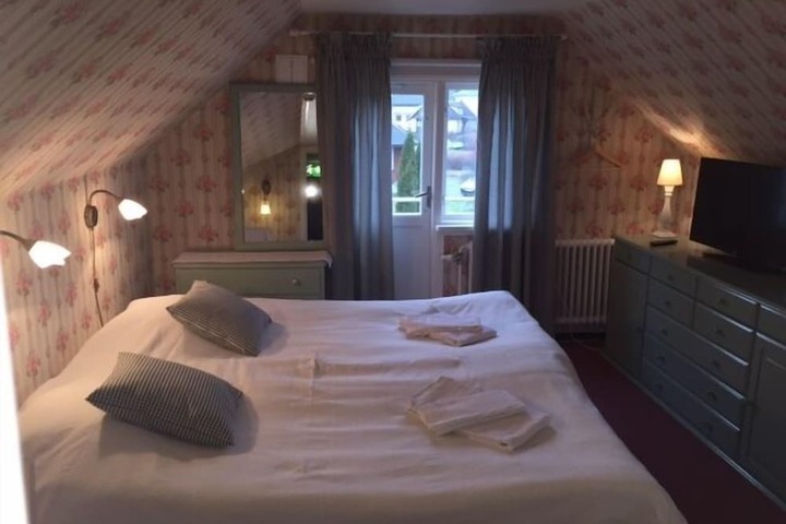 Room 9 of 60