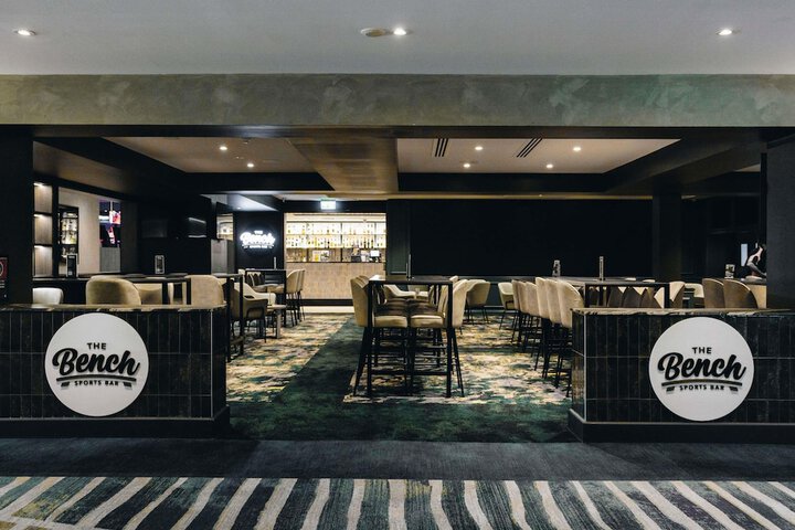 Lounge 86 of 102