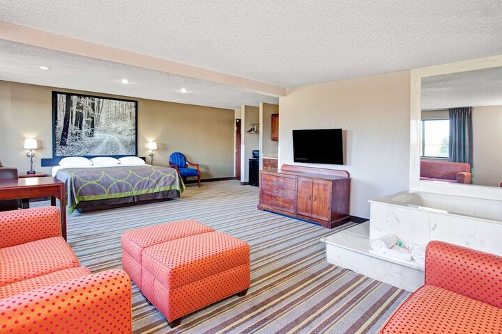 1 King Bed (5 of 9)