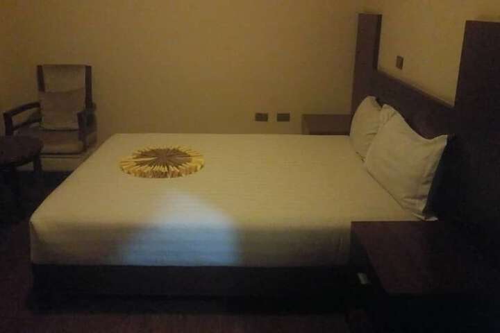 Room 6 of 15