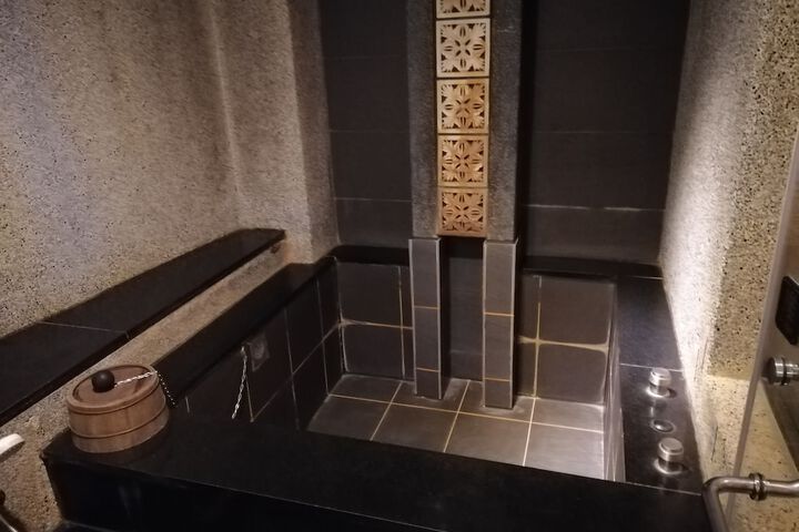 Room 48 of 106