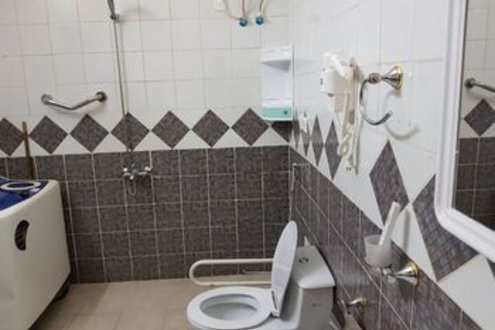 Room 4 of 25