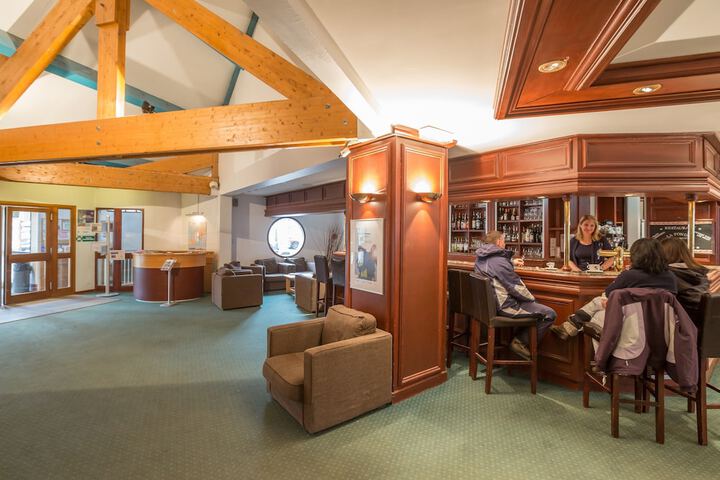 Lounge 87 of 111