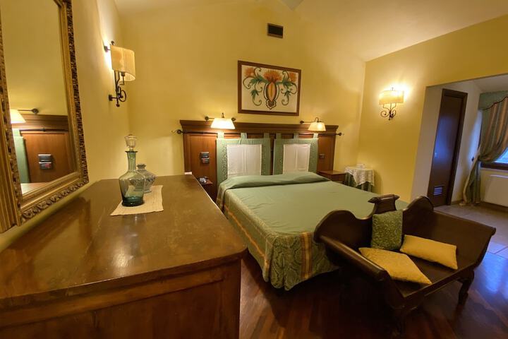 Room 15 of 80