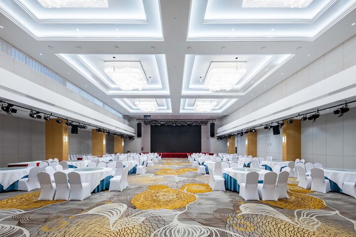 Ballroom/Hall 33 of 41