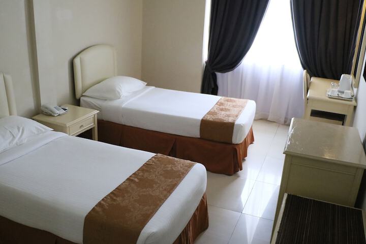 Room 14 of 40