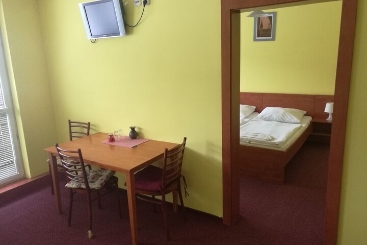 Room 32 of 52