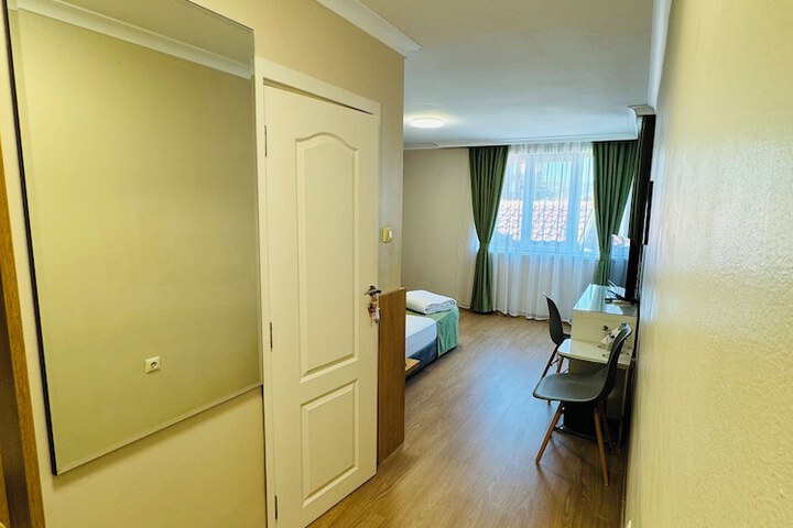 Room 43 of 102