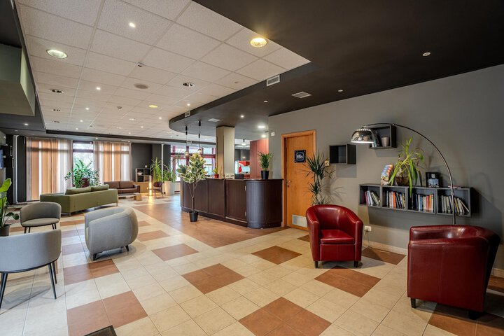 Entrance & Lobby