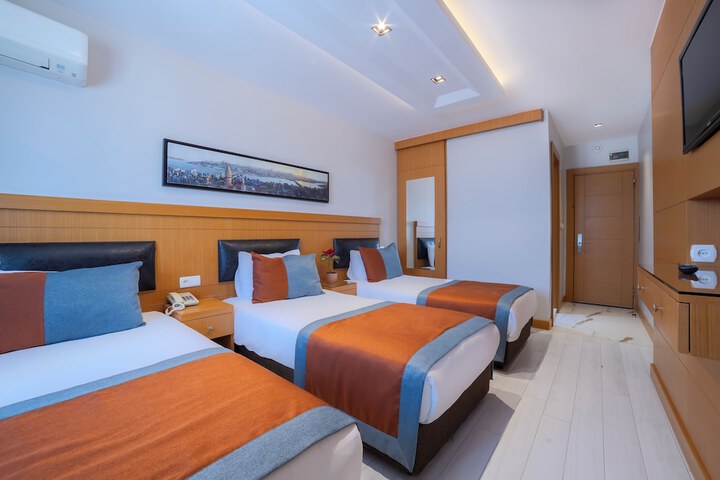 Room 13 of 66