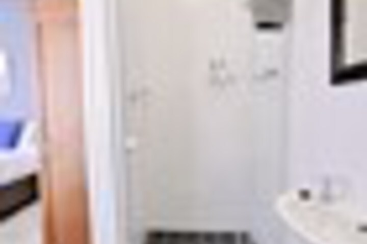 Room 10 of 14