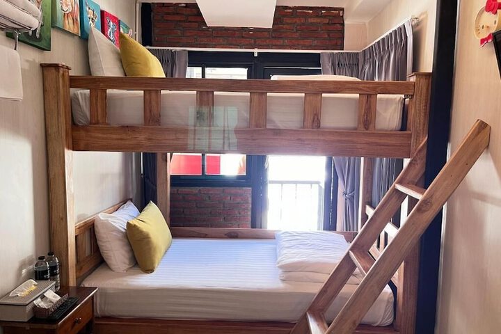 Room 2 of 84