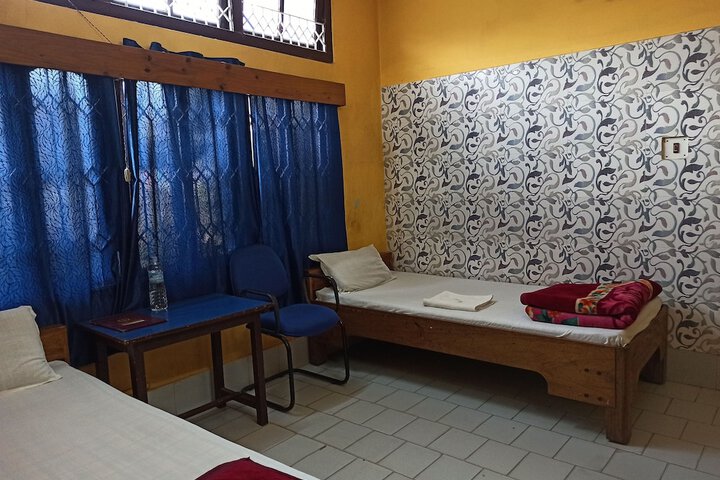 Room 8 of 17