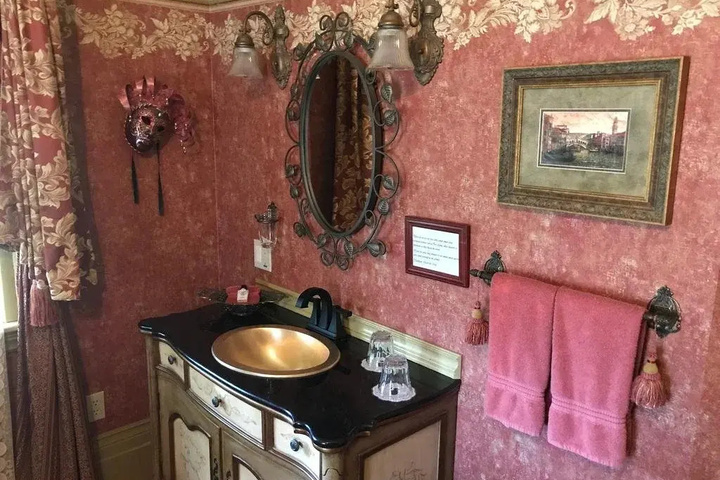 Room 9 of 12