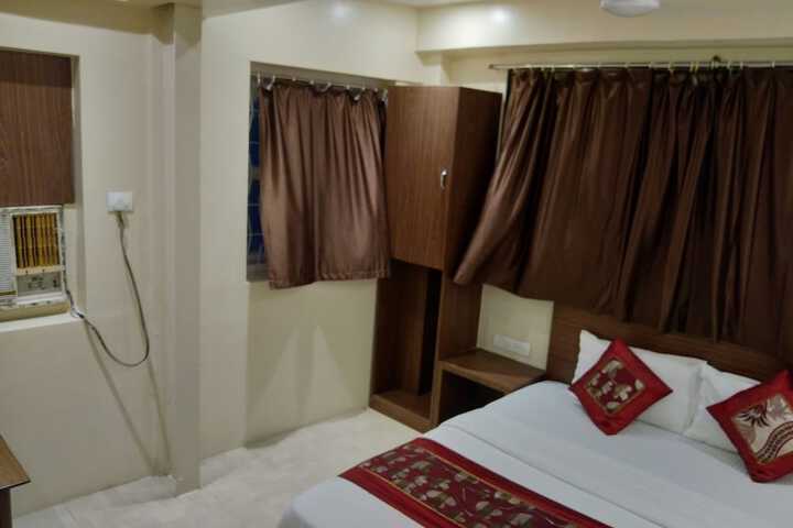 Room 11 of 19