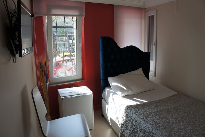Room 7 of 25