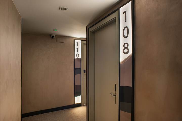 Room 11 of 108