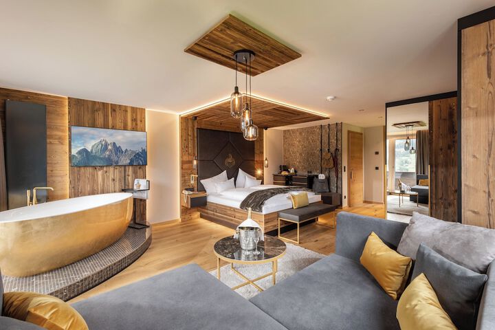 Room 10 of 98