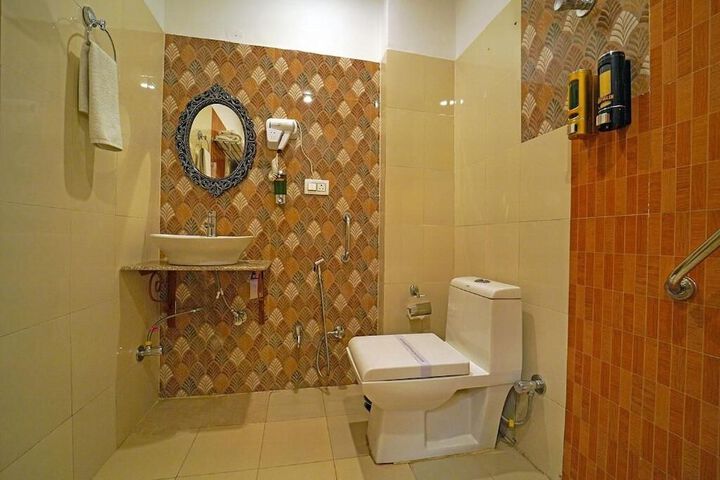 Room 16 of 32