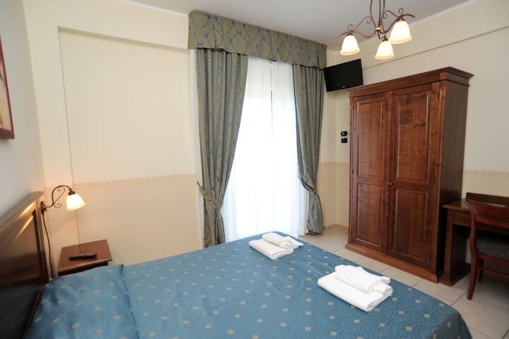 Room 6 of 52