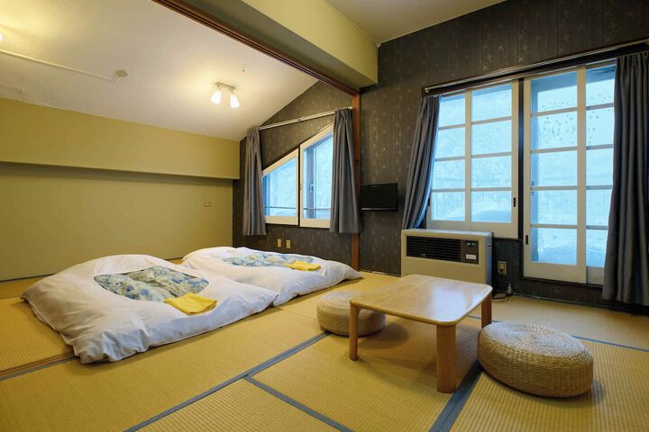 Room 27 of 93