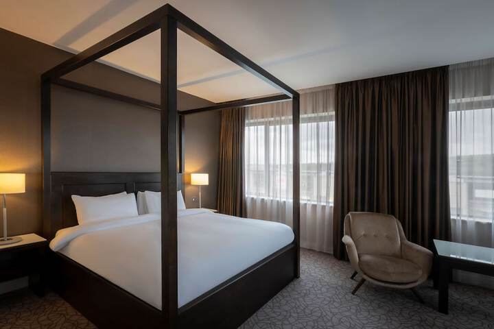 Room 17 of 100