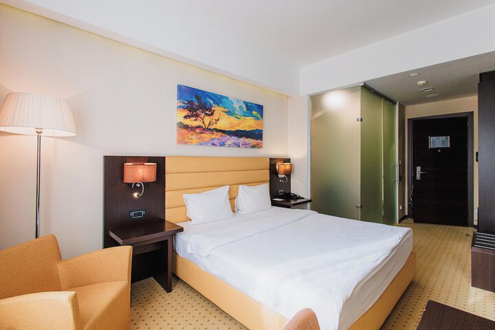 Room 4 of 53