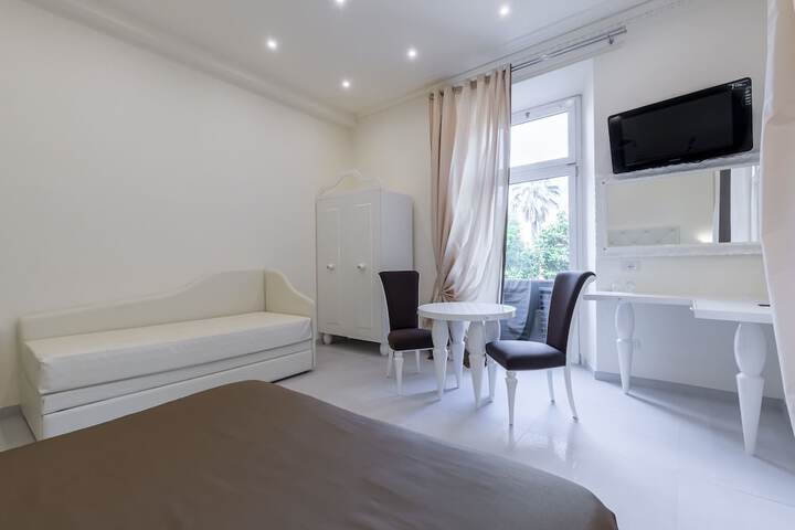 Room 51 of 208
