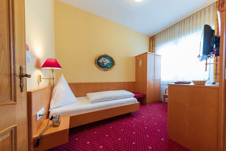Room 10 of 45