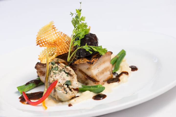 Dining 75 of 108