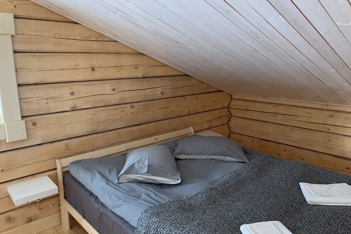 Room 7 of 90