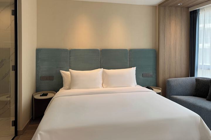 Room 13 of 78