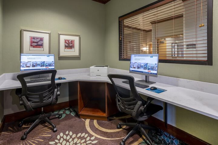Business Center 41 of 46