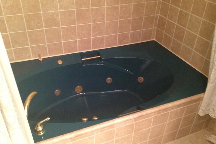 Hot Tub 20 of 26