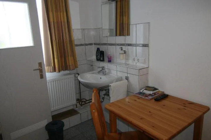 Room 6 of 14