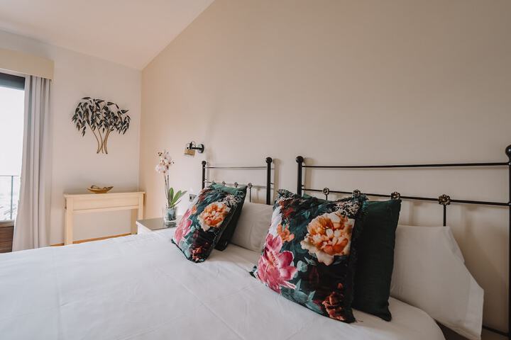 Room 10 of 77