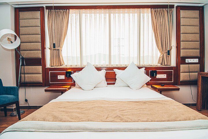 Room 4 of 82